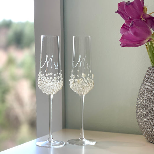 Etched Mr & Mrs Pearl Champagne Set
